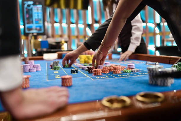 Live blackjack table with dealer and player interface on suhubet
