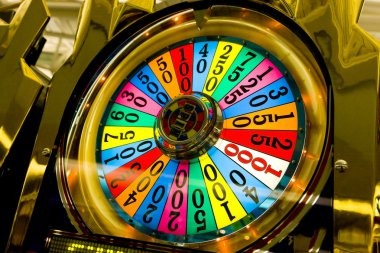 Bonus free-spins intensify the twin-reel mechanic Lucky Twins free-spin bonus round with expanded reel linking on suhubet